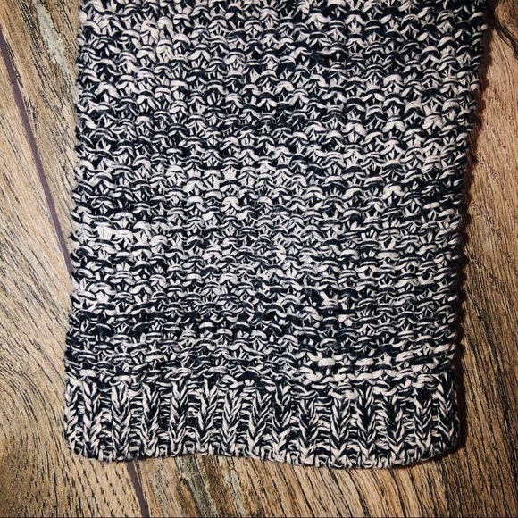 H&M Basic Black and White Knit Liked Sweater - Picture 7 of 7